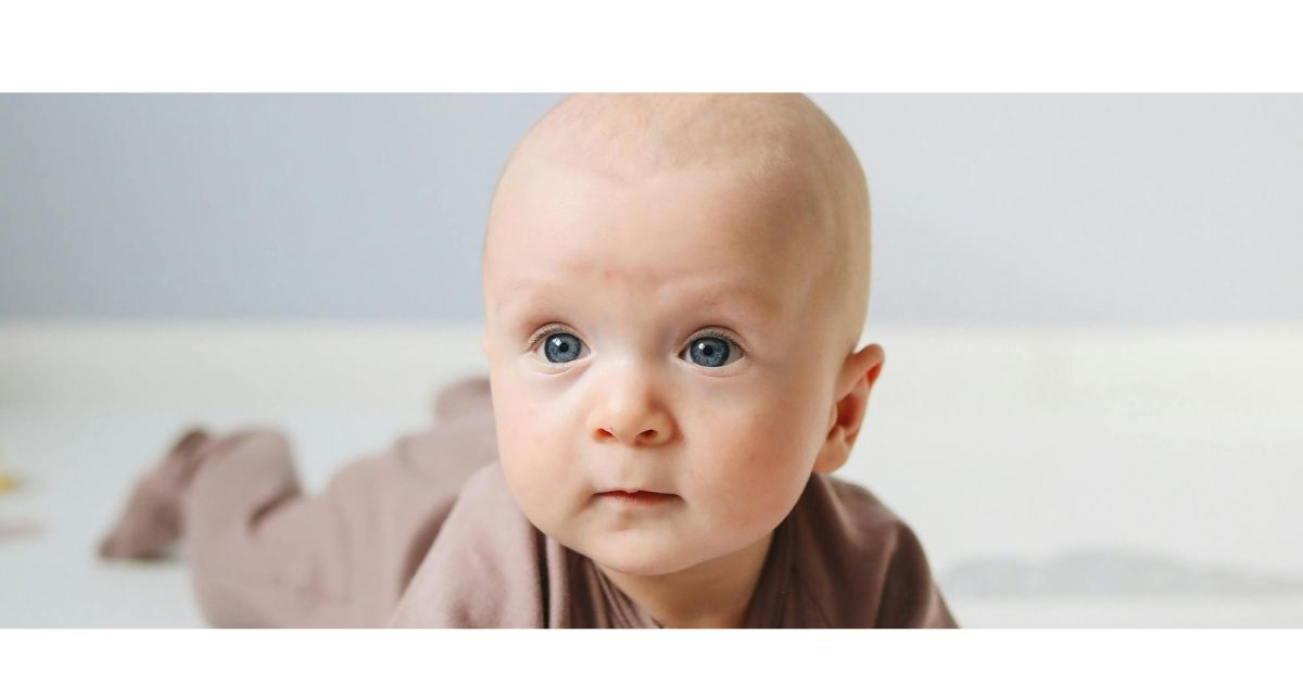 baby doing tummy time